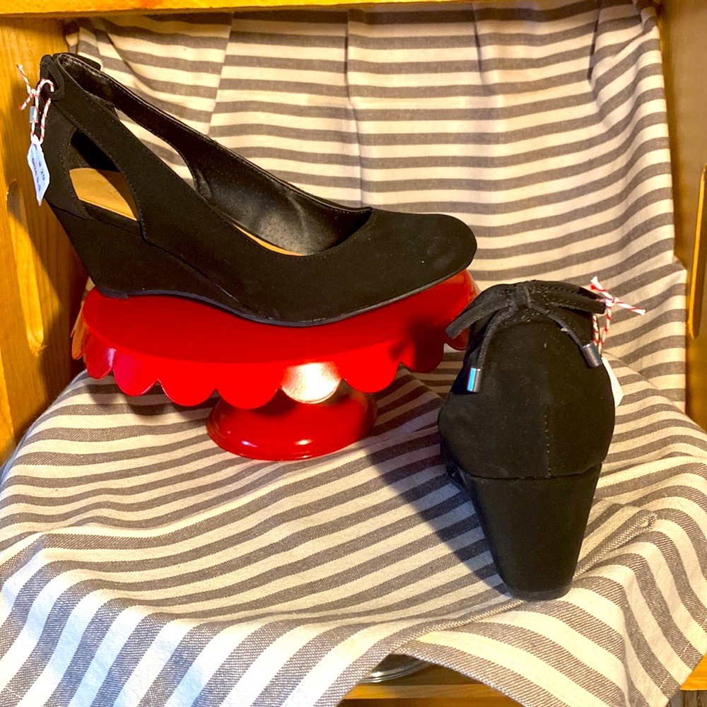 #29 Me Too Wedged Heel - Black w/Silver Tipped Bow